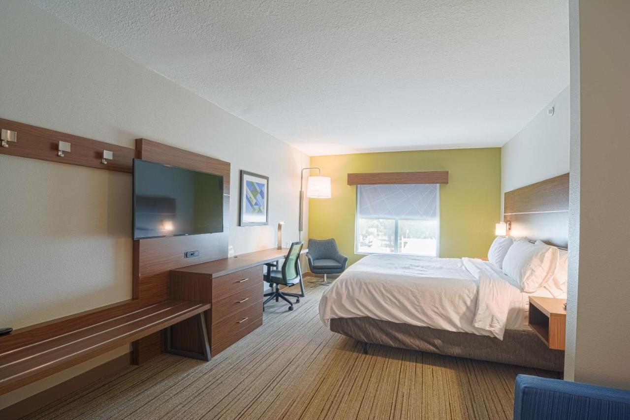 Holiday Inn Express Hotel & Suites Tampa-Usf-Busch Gardens By Ihg Exterior foto