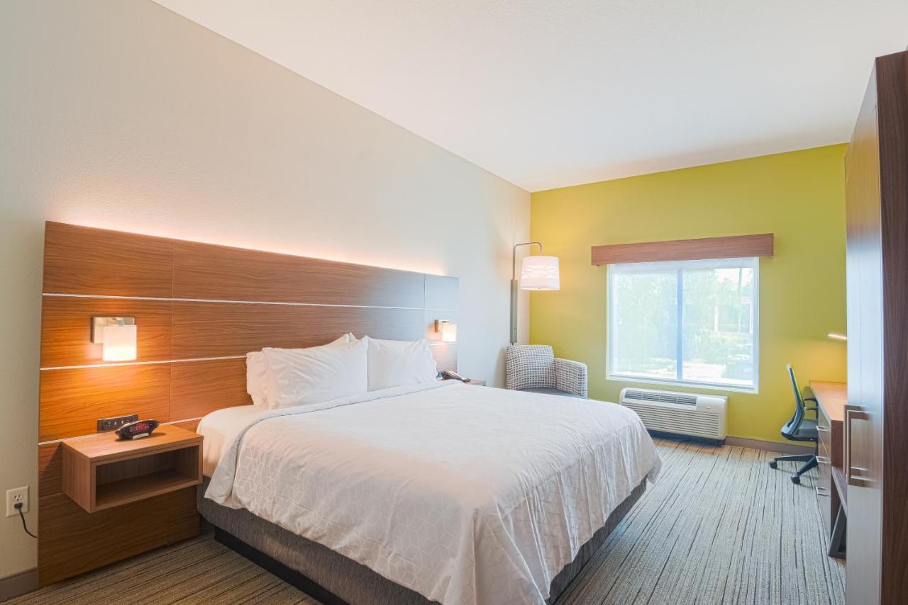 Holiday Inn Express Hotel & Suites Tampa-Usf-Busch Gardens By Ihg Exterior foto