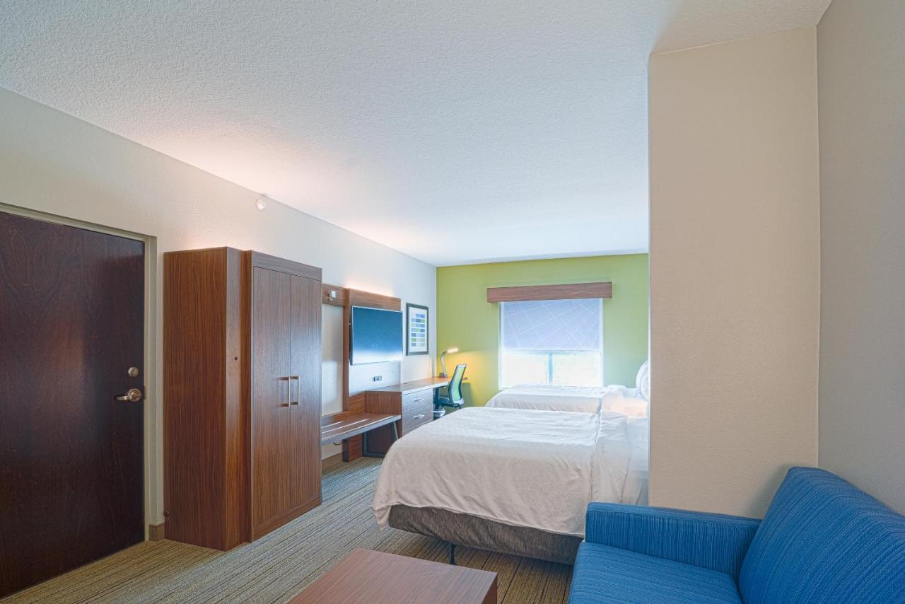 Holiday Inn Express Hotel & Suites Tampa-Usf-Busch Gardens By Ihg Exterior foto
