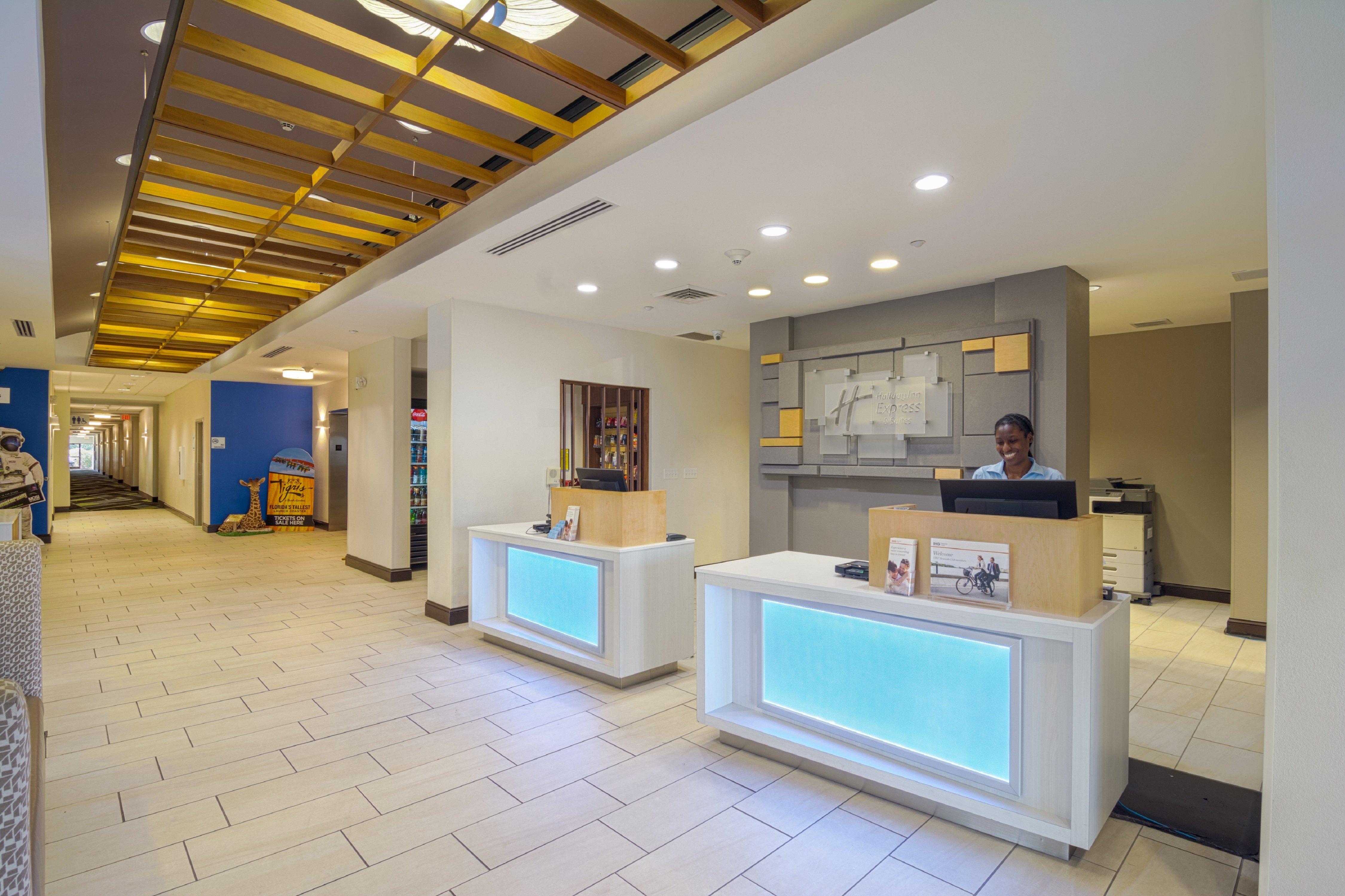 Holiday Inn Express Hotel & Suites Tampa-Usf-Busch Gardens By Ihg Exterior foto