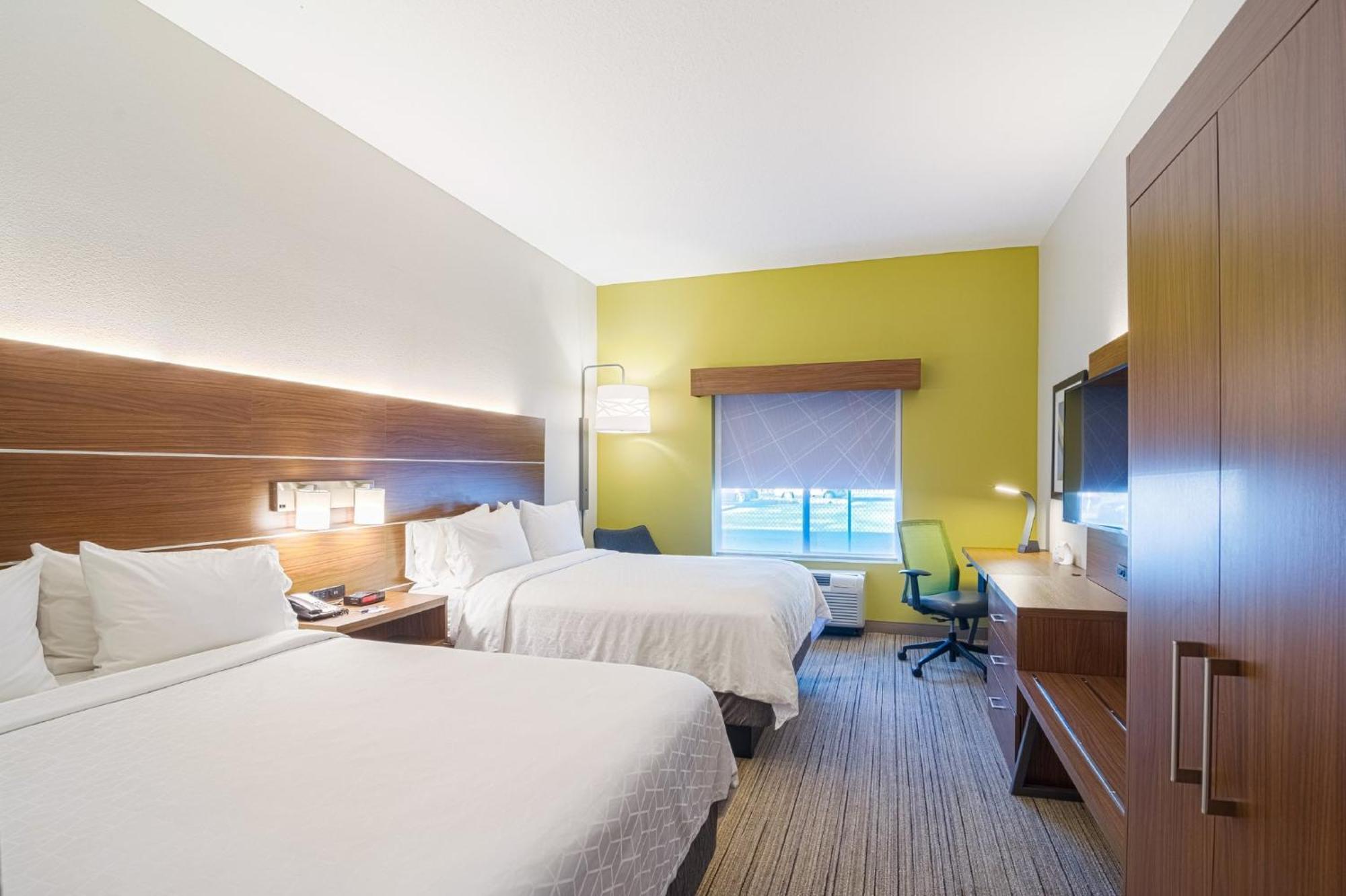 Holiday Inn Express Hotel & Suites Tampa-Usf-Busch Gardens By Ihg Exterior foto